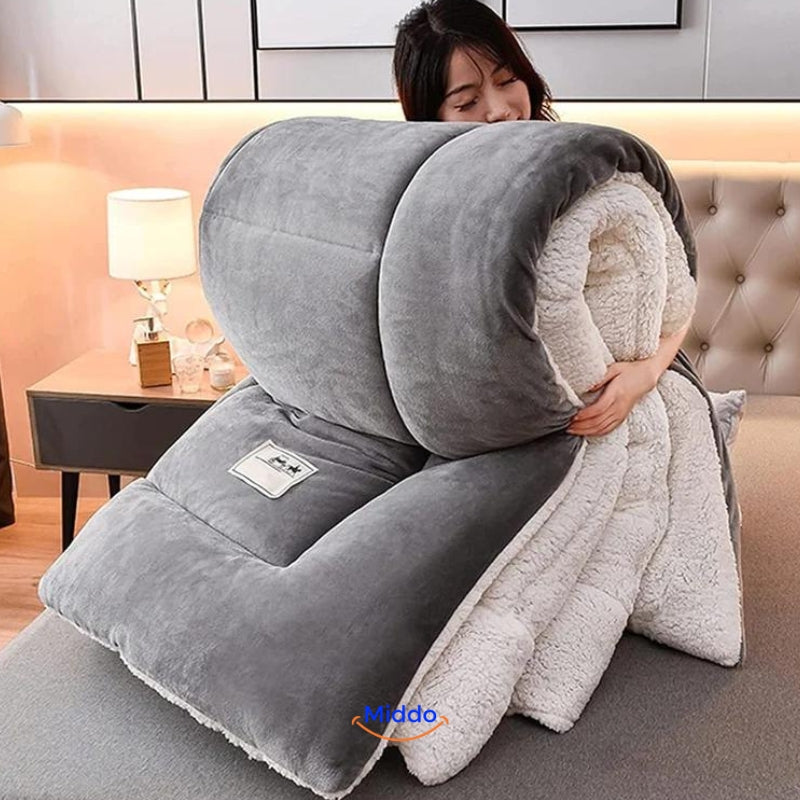 ComfortLux wol-velvet deken in grijs opgerold