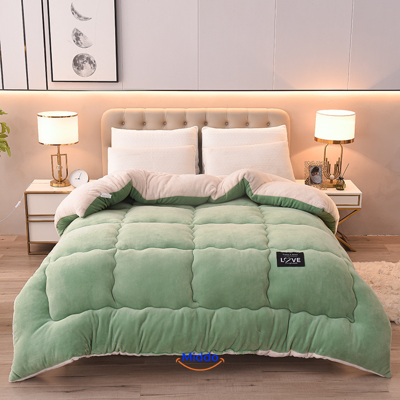 ComfortLux wol-velvet deken in groen op bed