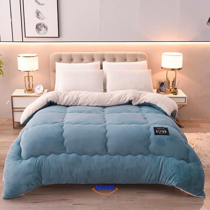 ComfortLux wol-velvet deken in lichtblauw op bed