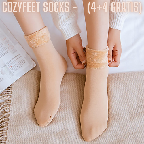 Beige CozyFeetSocks winter Velvet Socks aan voeten