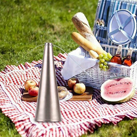 Fly Fan bij picknick met fruit en brood