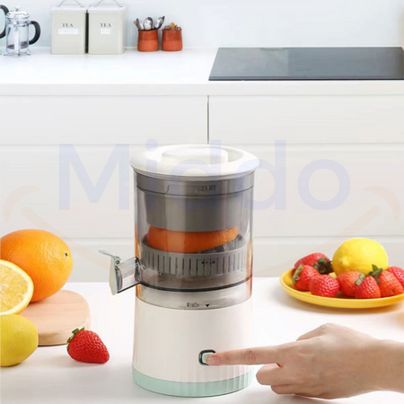 Eenvoudige bediening van de Juice-O-Matic sapmachine.
