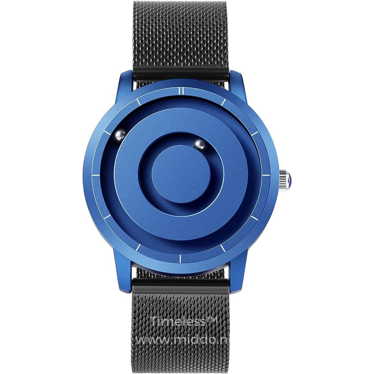 Blauw horloge met zwarte meshband en minimalistisch ontwerp.