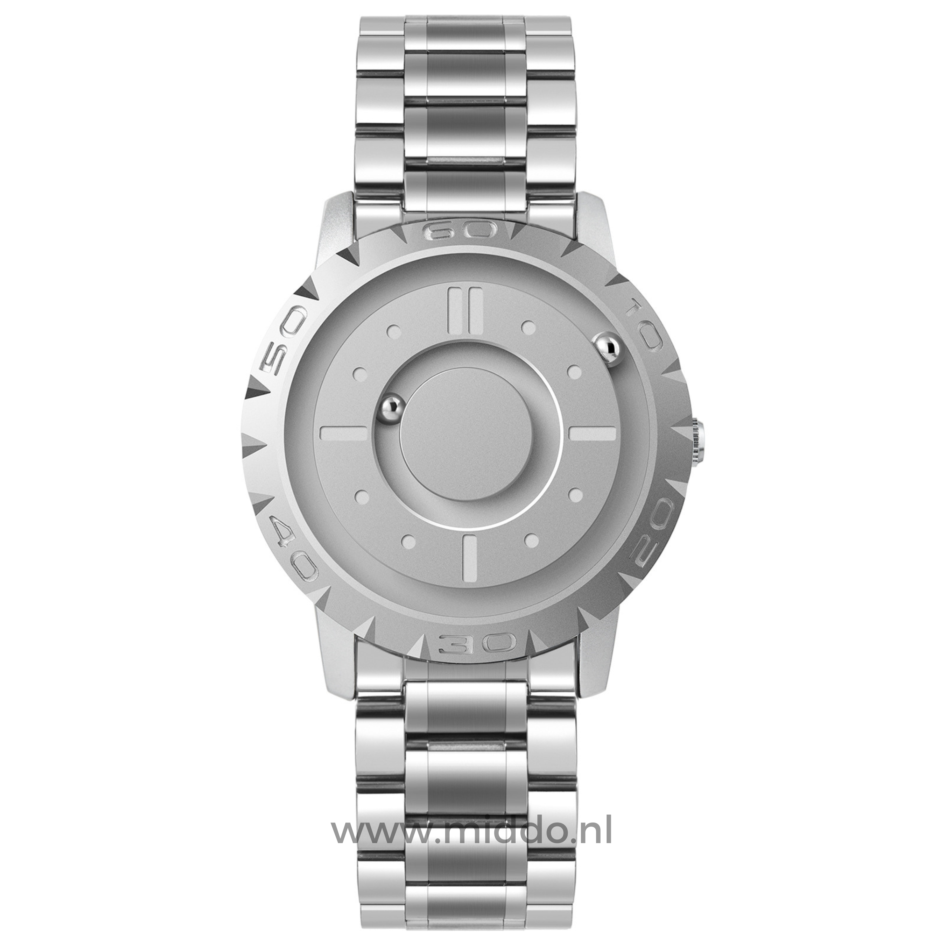 Zilver horloge met stalen band en minimalistisch ontwerp.