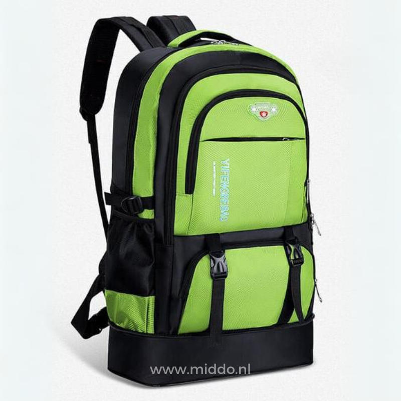 Groene VoyagePro Adventure Backpack met meerdere vakken.