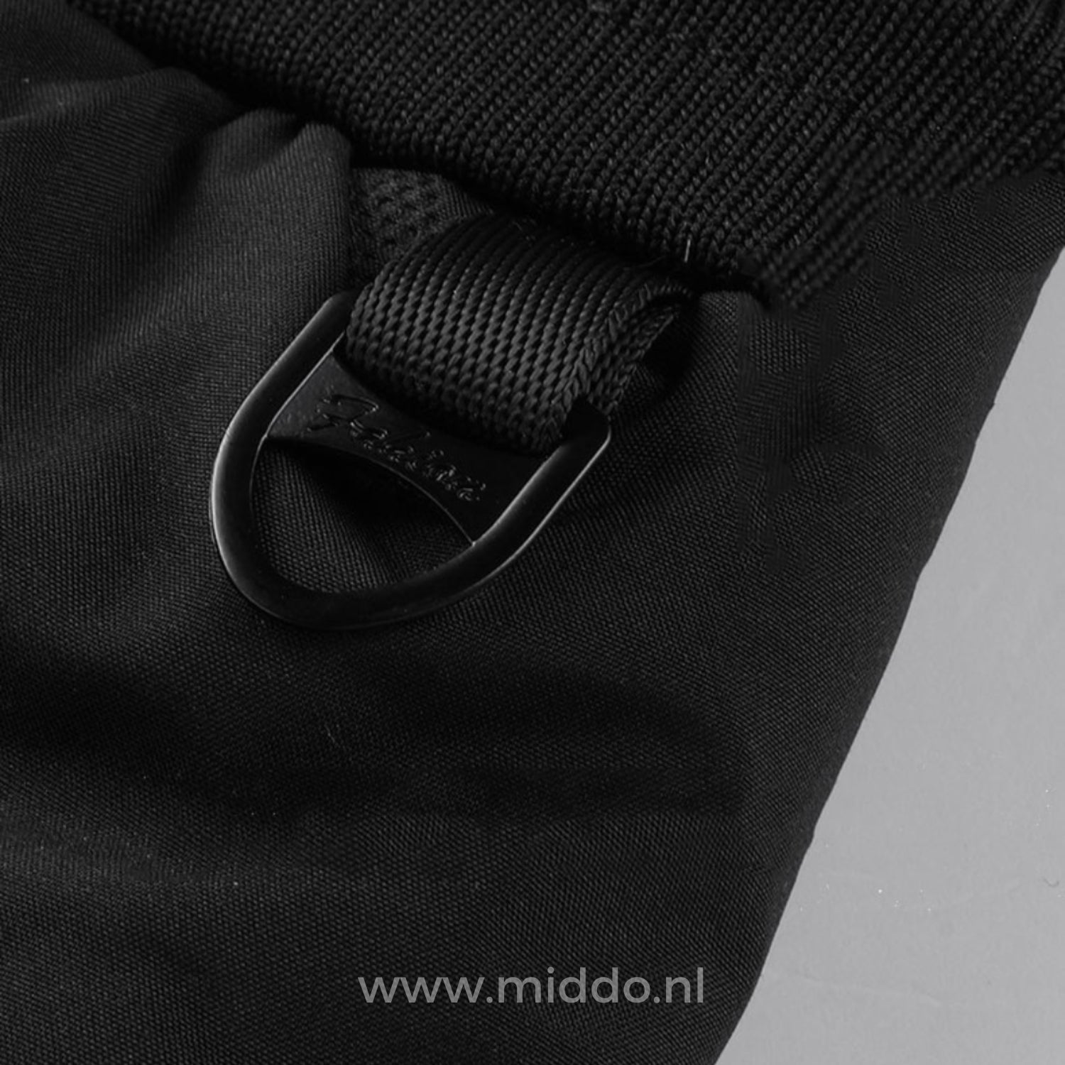 Detail van een zwarte riemlus op de WarmGuardThermo Unisex Broek