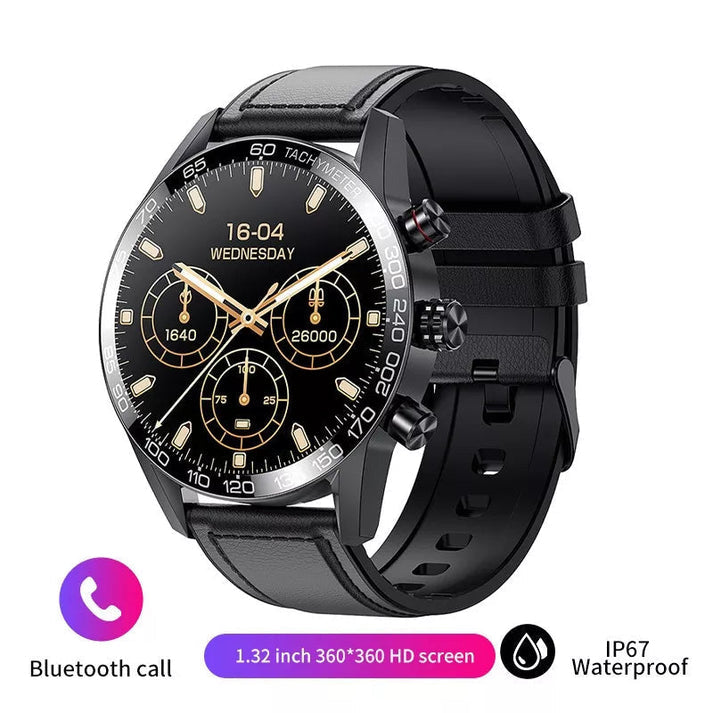 Een zwarte smart watch horloge met zwarte wijzerplaat en aanduidingen van stappenteller, batterij en dag, met een zwart lederen horlogeband.