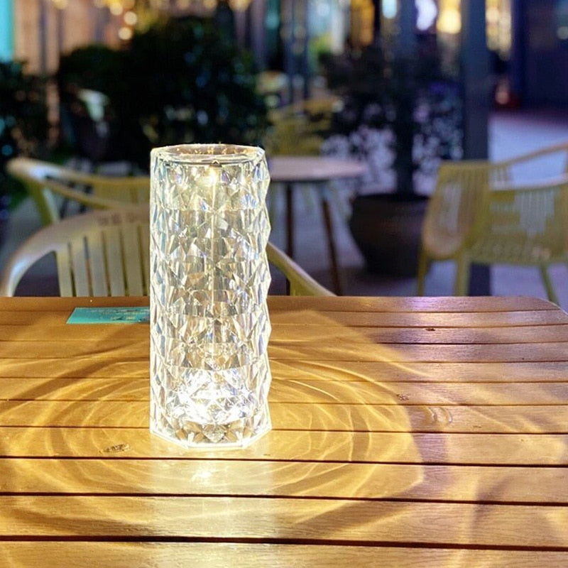 Kristallen tafellamp met speciale 3D-technologie, elegante look.