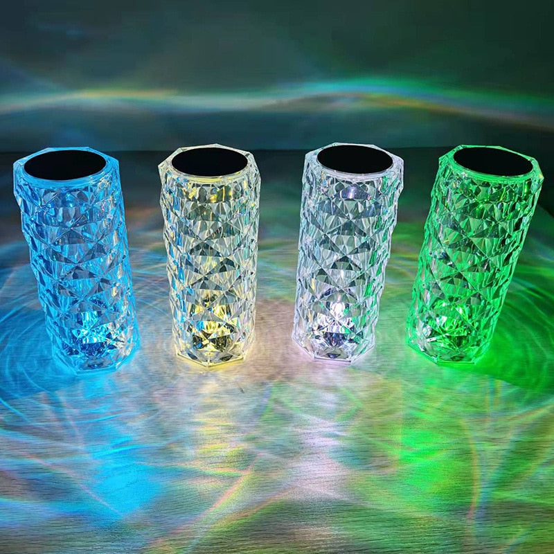 Kristallen tafellamp met aanraakbediening voor aan/uit en helderheid.