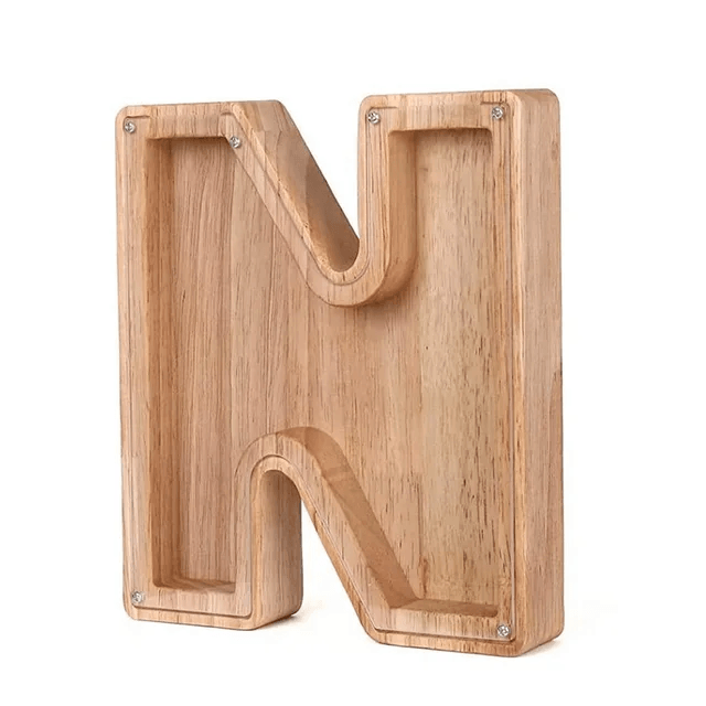 Houten spaarpot in de vorm van de letter N, ideaal voor kinderen.