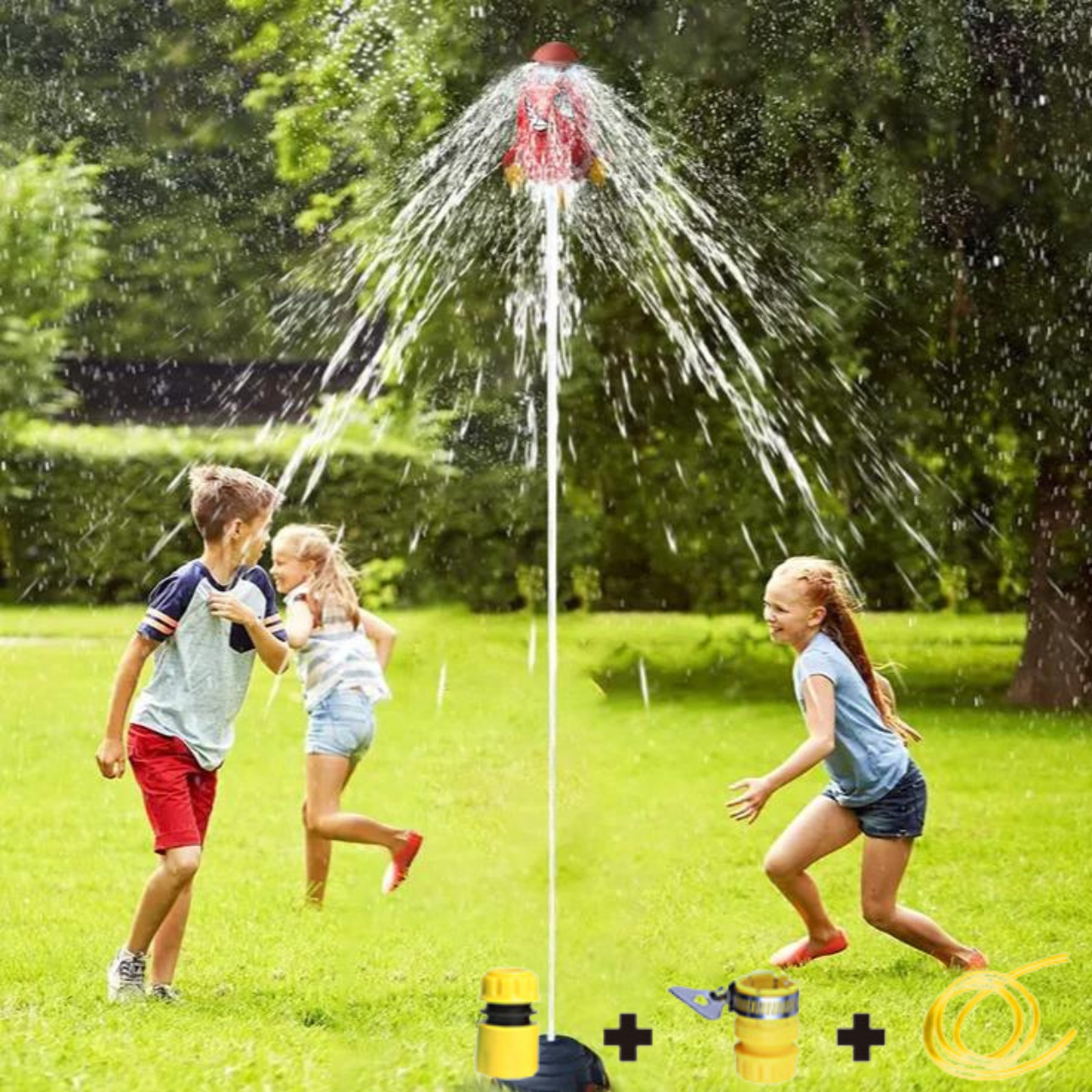 Kinderen rennen door waterstralen van SplashRocket in de tuin