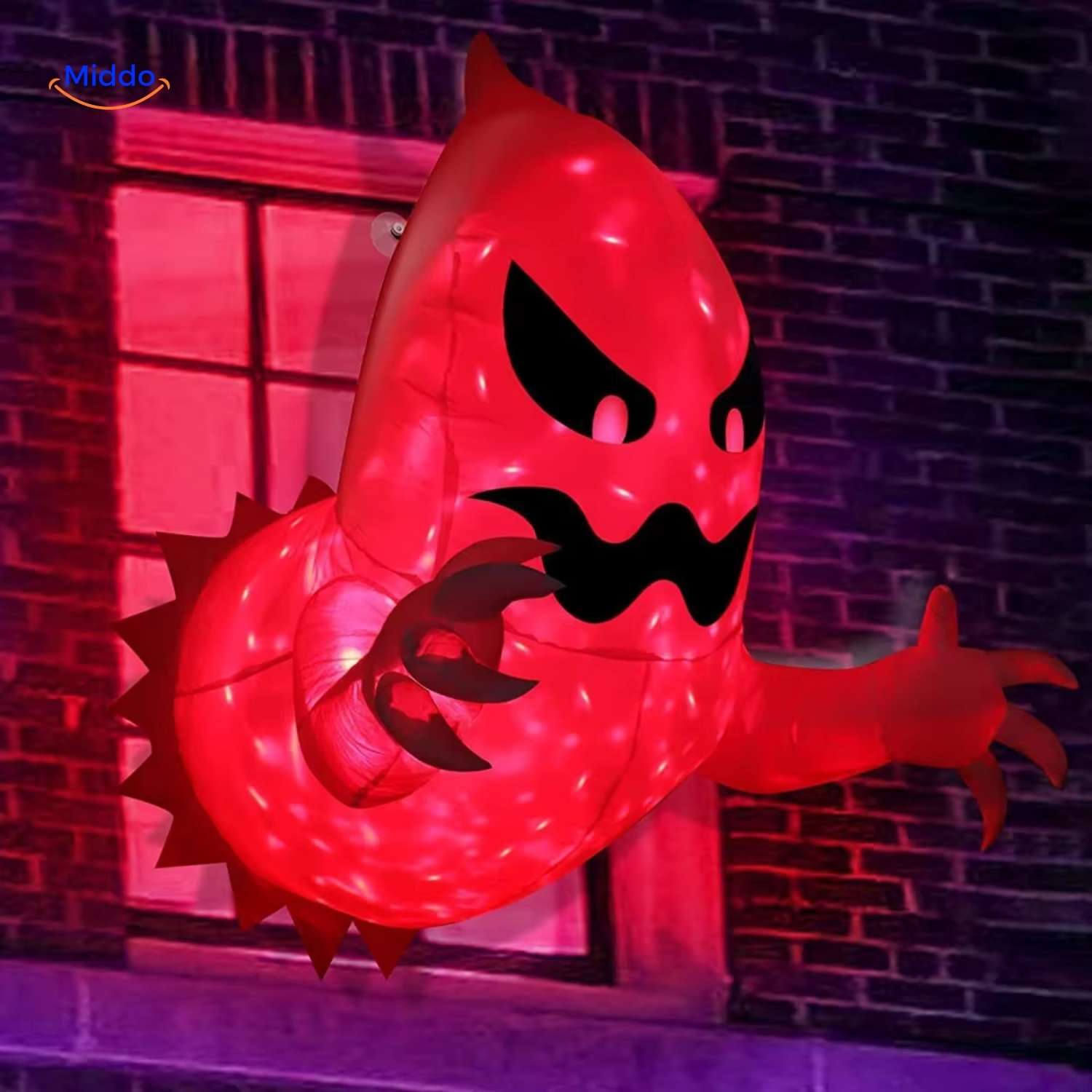 spookyglow een rood verlicht monster kijkt uit een raam waardoor een griezelige sfeer aan de linkerkant ontstaat